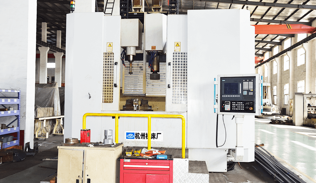 آلة التصنيع باستخدام الحاسب الآلي